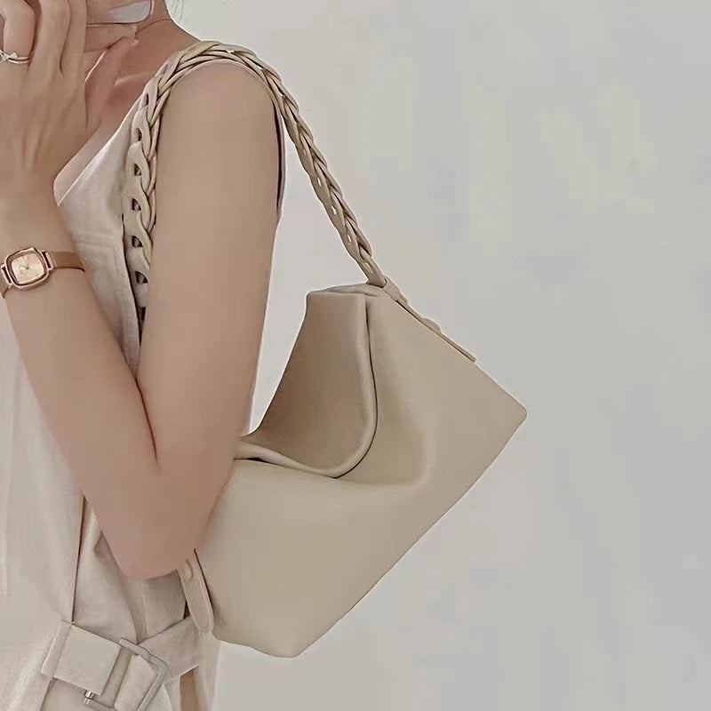 Handtasche Mit Gewebtem Riemen Einzelne Umhängetasche Aus Beigefarbenem Weichem Leder Der Ersten Schicht Für Damen - Beige