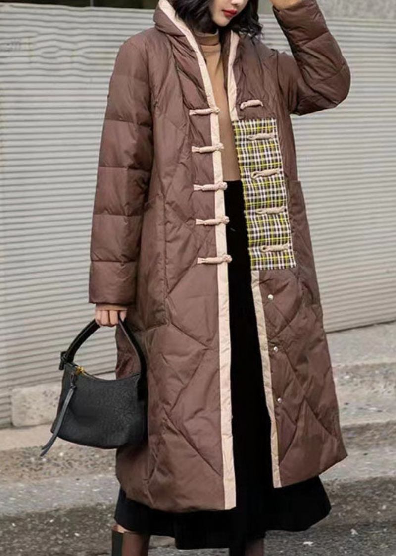 Einfache Braune Patchwork-steppjacke Mit Orientalischem Knopfmuster Und Entendaunen Im Winter