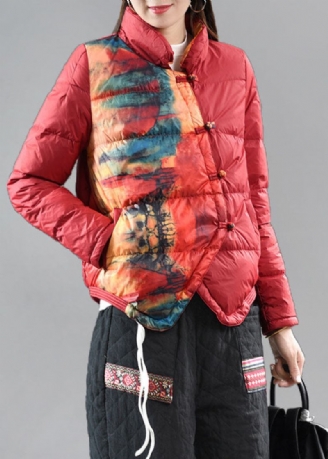 Eleganter Roter Winterdaunenmantel Mit Stehkragen Und Asymmetrischem Druck Und Taschen