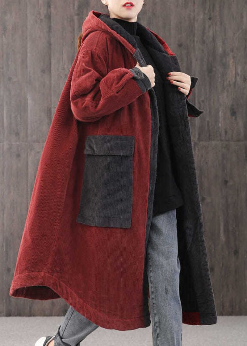 Eleganter Roter Wintermantel Mit Kapuze Und Taschen Und Knöpfen Lange Ärmel