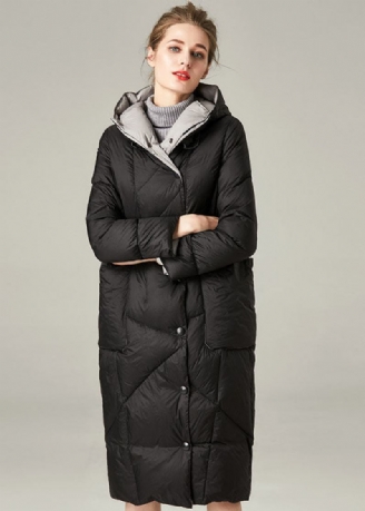 Schwarze Daunenjacke Mit Taschen Und Kapuze Für Den Winter