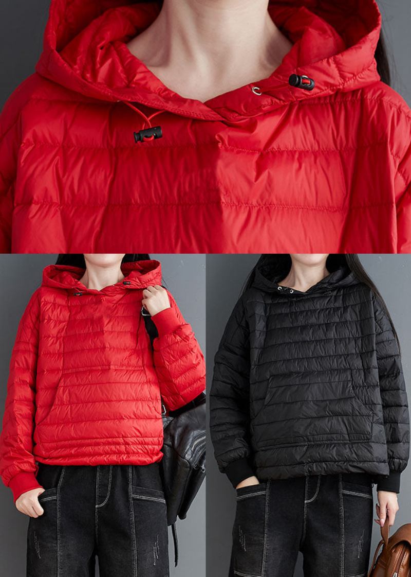 Schwarze Mit Baumwolle Gefüllte Winterjacke Mit Kapuze Und Kordelzug - Rot