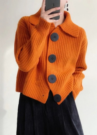 Moderne Orangefarbene Strickjacke Mit Peter-pan-kragen Und Knopfleiste Für Den Winter