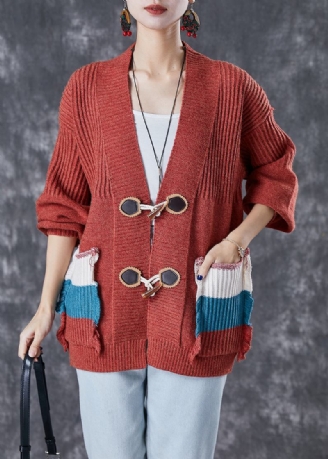 Modische Rote Strickjacke Mit Übergroßen Patchworktaschen Für Den Herbst