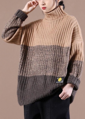 Naturfarbener Khakifarbener Herbststrickpullover Mit Hohem Kragen