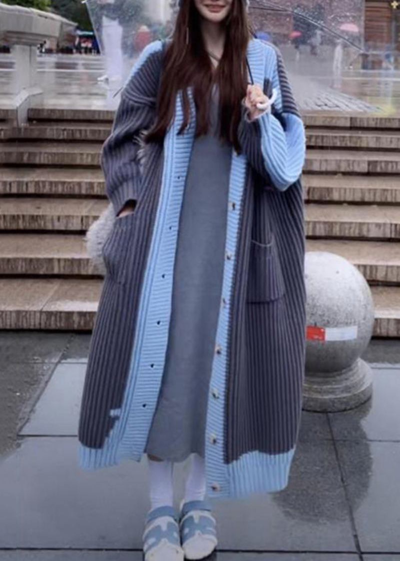 Schön Grau-blauer V-ausschnitt-strickmantel Mit Knopfleiste Und Taschen Für Den Herbst - Damen-Cardigans