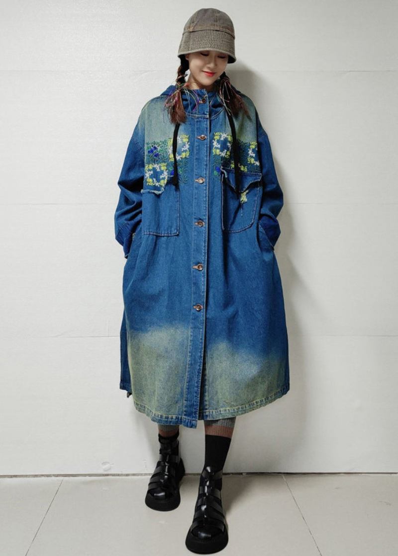 Blauer Denim-trenchcoat Mit Knopftaschen Und Stickereien Für Lange Ärmel - Damen-Trenchcoats