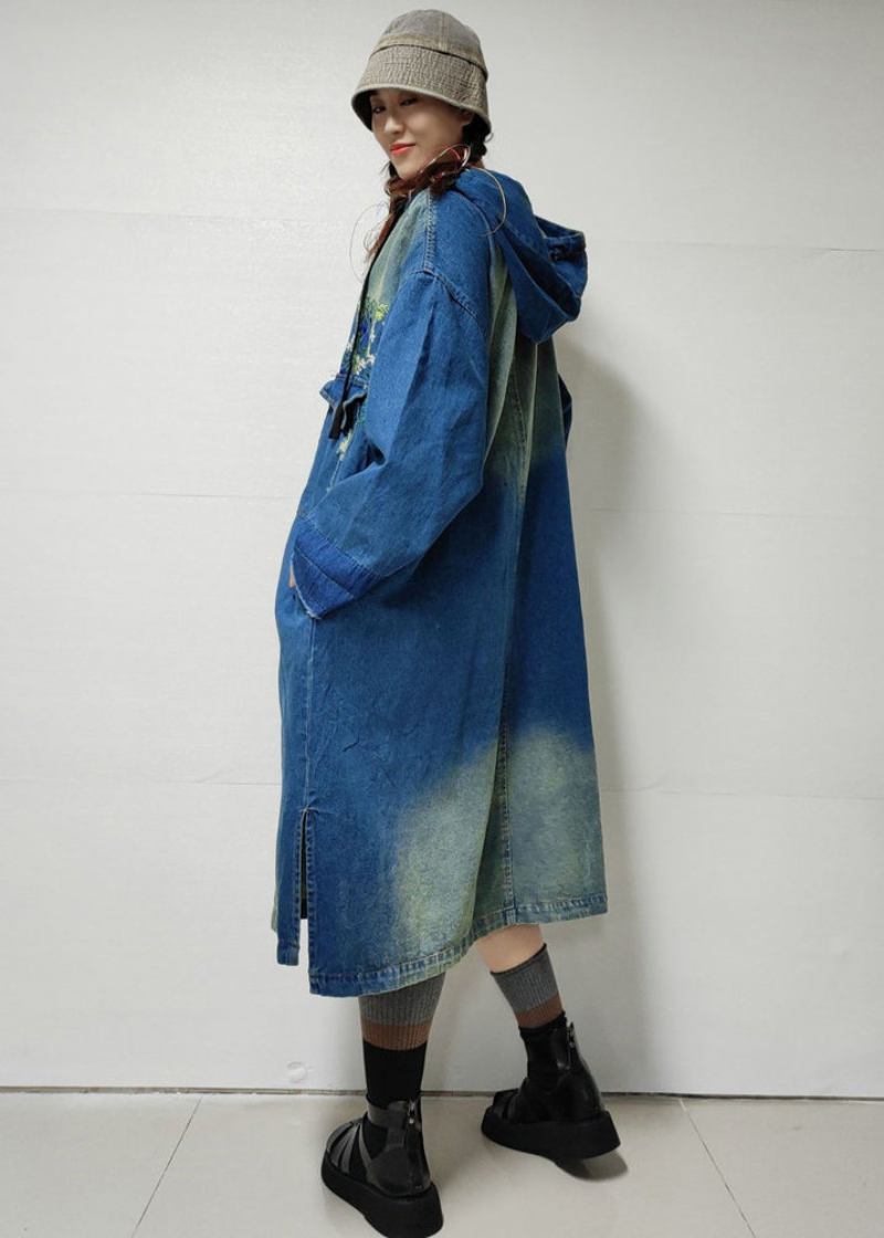 Blauer Denim-trenchcoat Mit Knopftaschen Und Stickereien Für Lange Ärmel - Damen-Trenchcoats