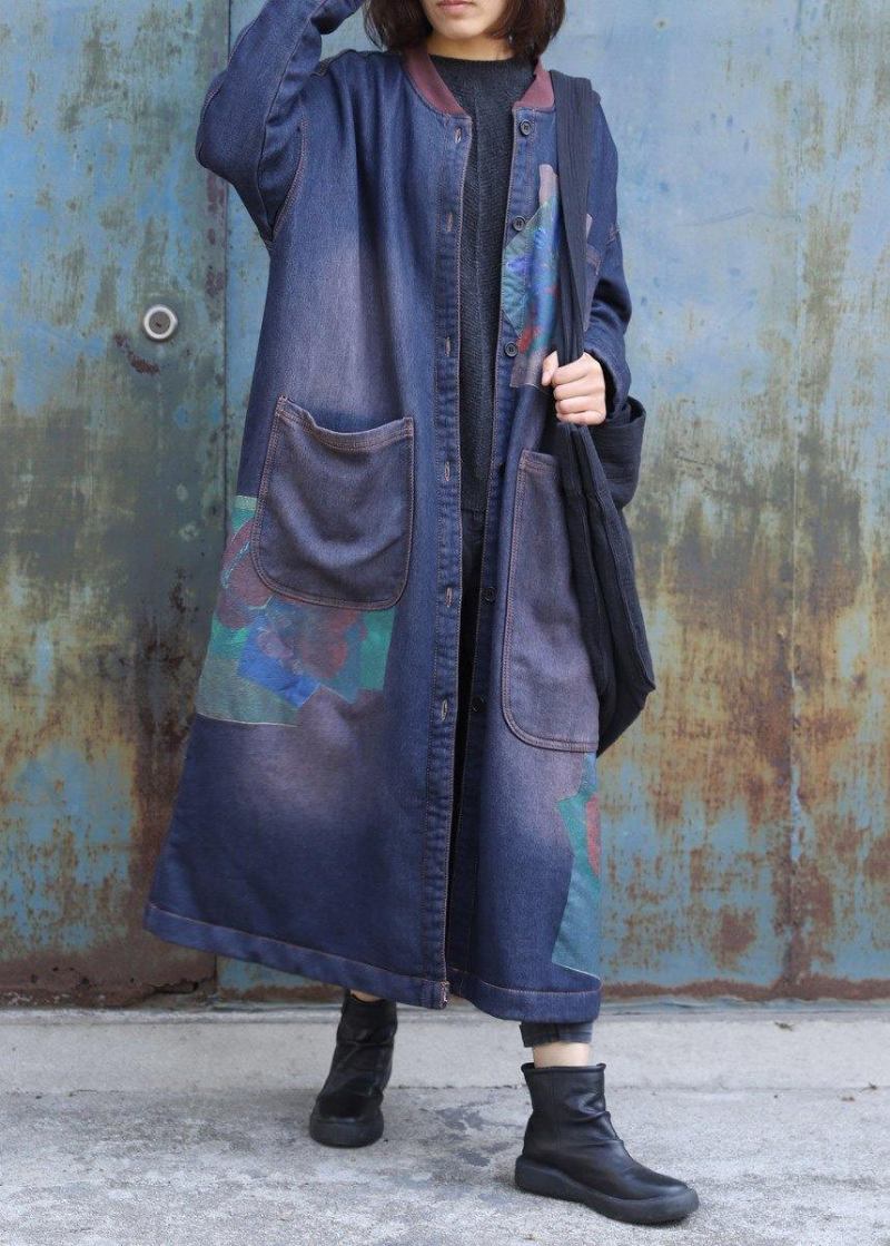 Edle Blaue Drucke Mode Trenchcoat Inspiration Zwei Große Taschen Dicke Mäntel