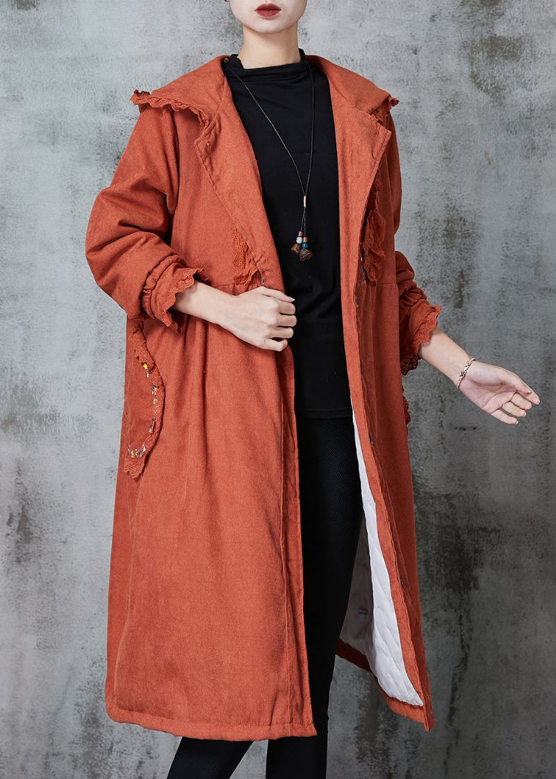 Einzigartiger Orangefarbener Trenchcoat Mit Feiner Füllung Aus Baumwolle Mit Patchwork-spitze Und Stickereien Frühling