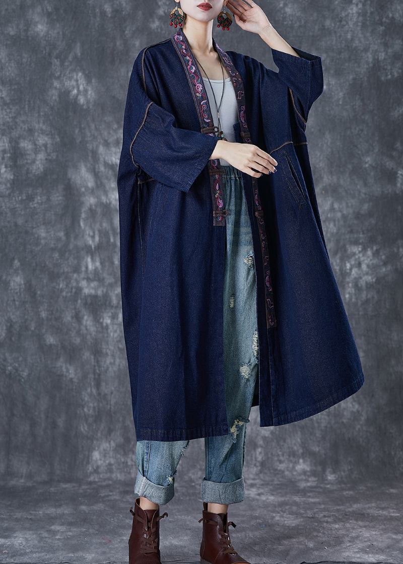 Plus Size Marineblauer Bestickter Denim-trenchcoat Mit Chinesischen Knöpfen - Damen-Trenchcoats