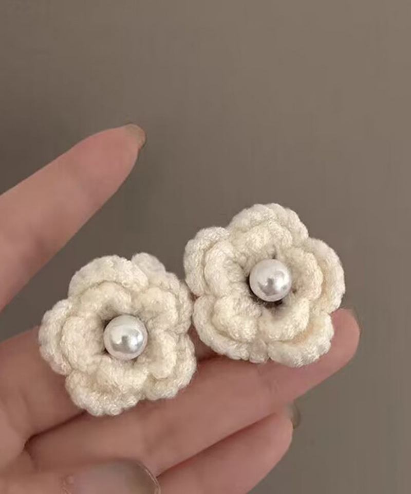 Diy-ohrstecker Aus Weißer Perlengestrickter Wolle Mit Blumenmuster - Weiß