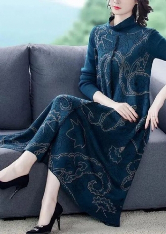 Elegantes Blaues Stehkragen-strickkleid Aus Wolle Pulloverkleid Aus Mit Extra Großem Saum Und Kragenaufdruck Für Den Winter