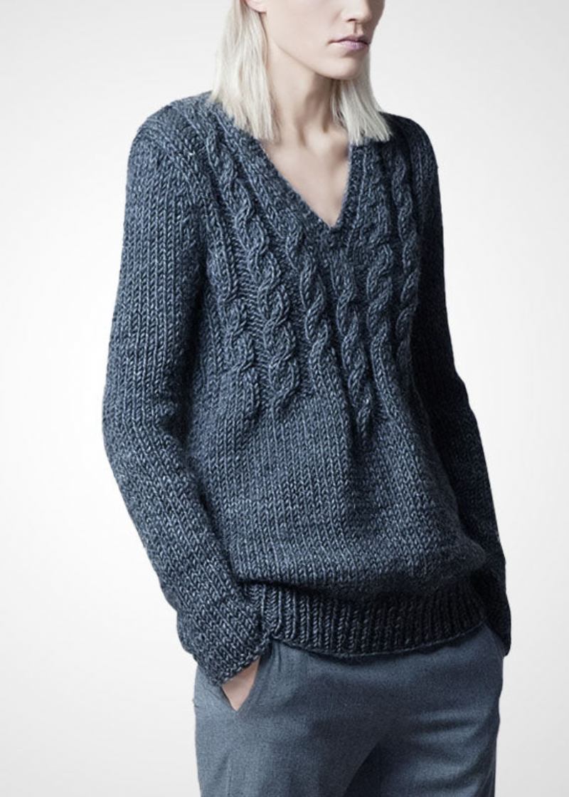 Moderne Graue Pullover Aus Grobem Wollstrick Mit V-ausschnitt Und Zopfmuster Winter