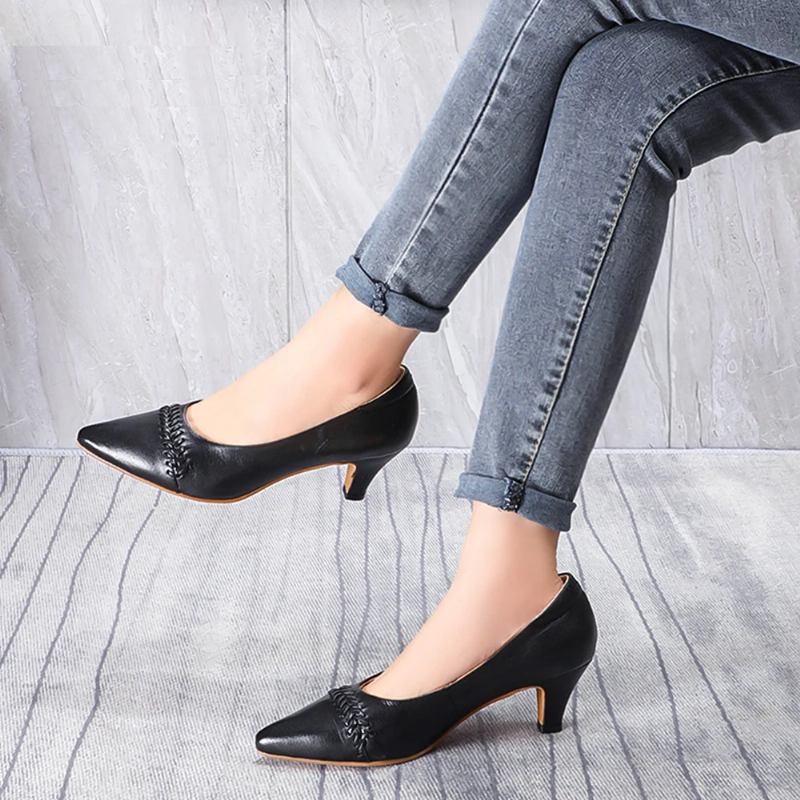 Damen Kitten Heel Spitze Zehenpartie Kleid Pumps Handgefertigt Echtes Leder Büro High Heels Damenschuhe - Schwarz